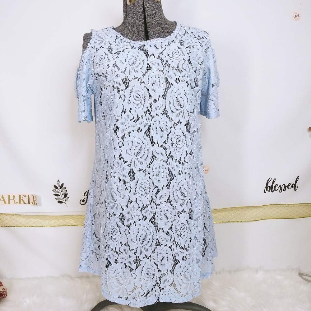 COPY - Floral Crochet Lace Top

Size M